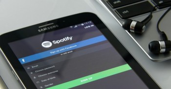 เเอพฟังเพลง ออนไลน์ Spotify ฟรีกับเสียเงินต่างกันตรงไหนเนี่ย ?